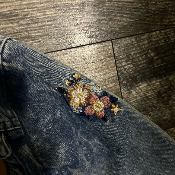 Little Lass Denim Embroidery Flower 
 Denim Jean jacket 24 month Cabochon Snap - Picture 3 of 7